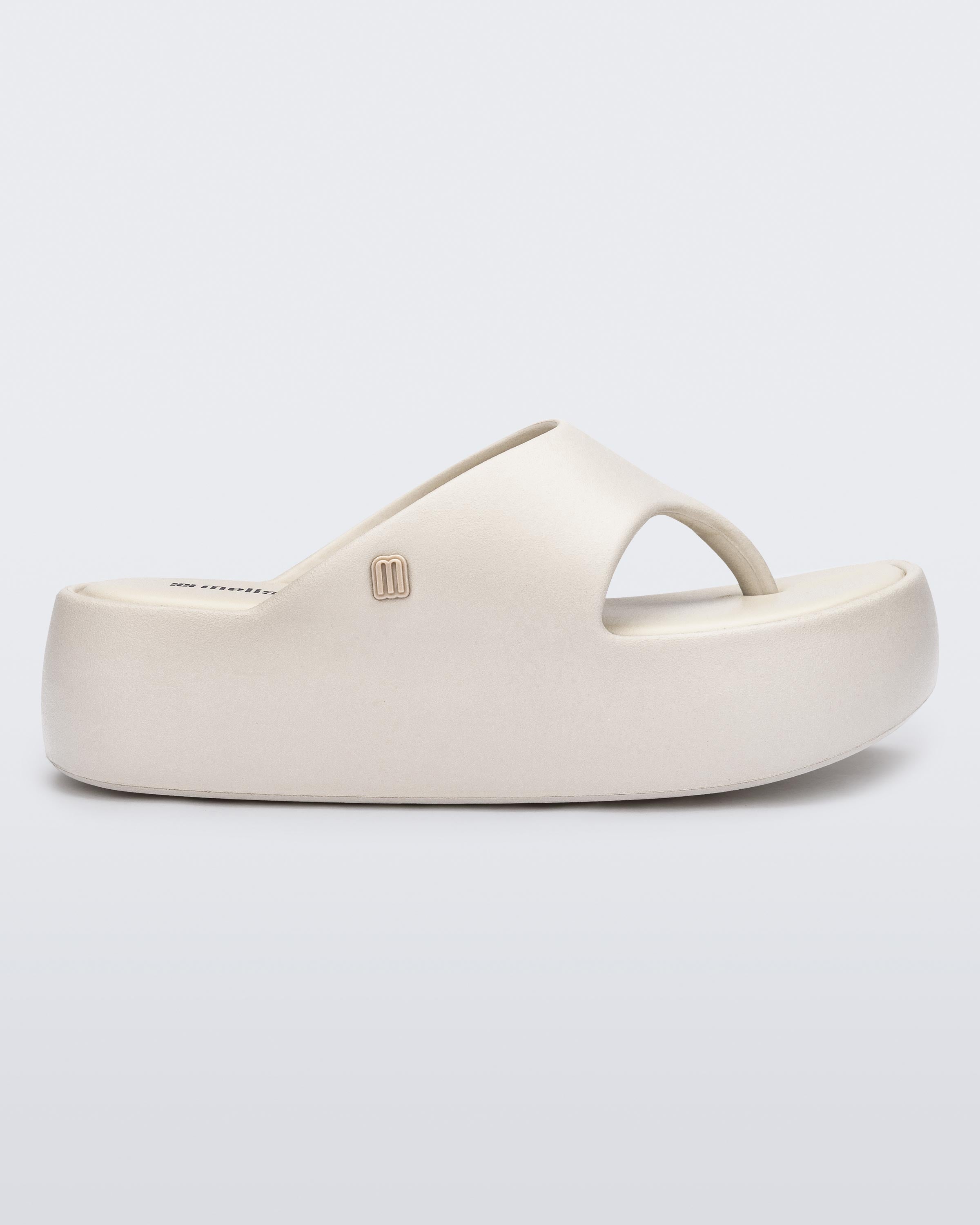 MELISSA FREE PLATFORM THONG - BEIGE