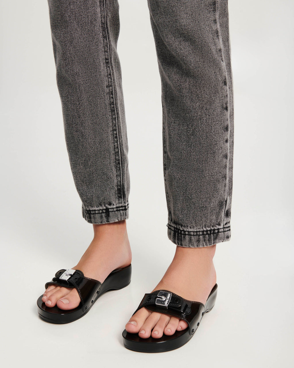 MELISSA PESCURA HEEL + SCHOLL